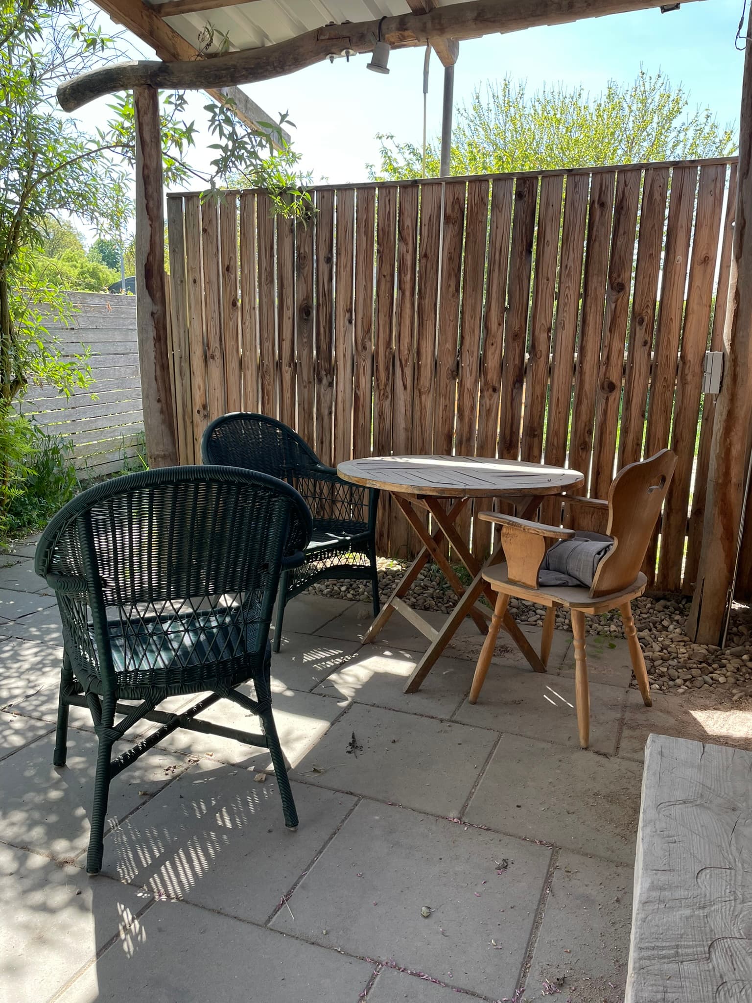 Gemütliche Terrasse am Sonnenhof für Therapiefamilien